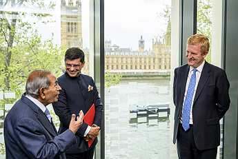 **EDS: TO GO WITH STORY** London: UK Deputy Prime Minister Oliver Dowden with King\'s College London Vice-Chancellor Professor Shitij Kapur and Hinduja Group Chairman G.P. Hinduja for the signing of a new India-UK healthcare pact, at the London Institute for Healthcare Engineering (LIHE), in London, UK. (PTI Photo)(PTI04_24_2024_000057B)